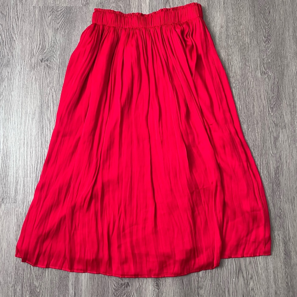 NWT- Gap Pleated Midi Skirt, Elastic Waistband (X-Small)
